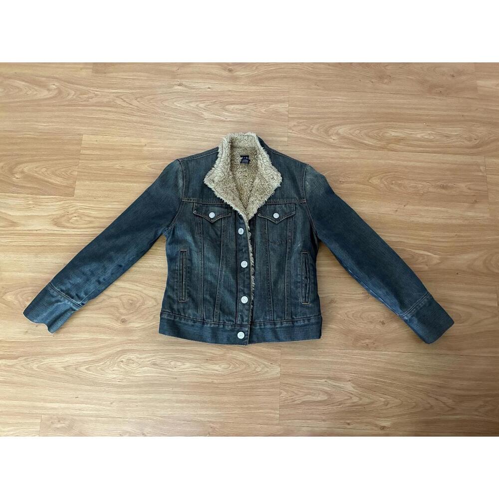 Women’s Gap fur lined denim jacket. Sz. Xs Cute, Rare